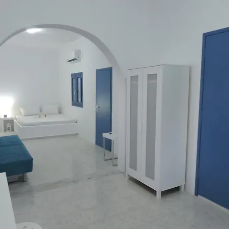 Jorgos Studios Pollonia
